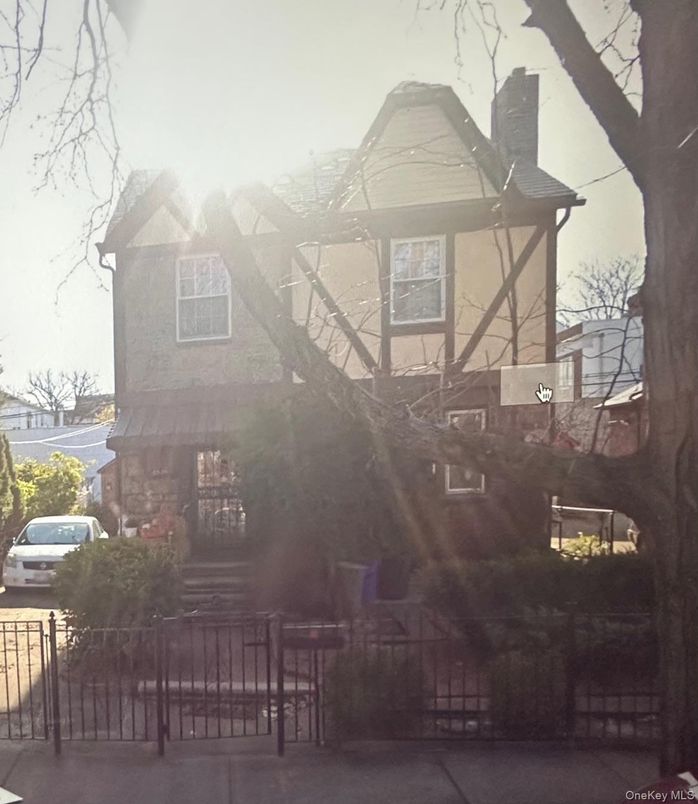 Exterior, Facade, Queen Anne Victorian