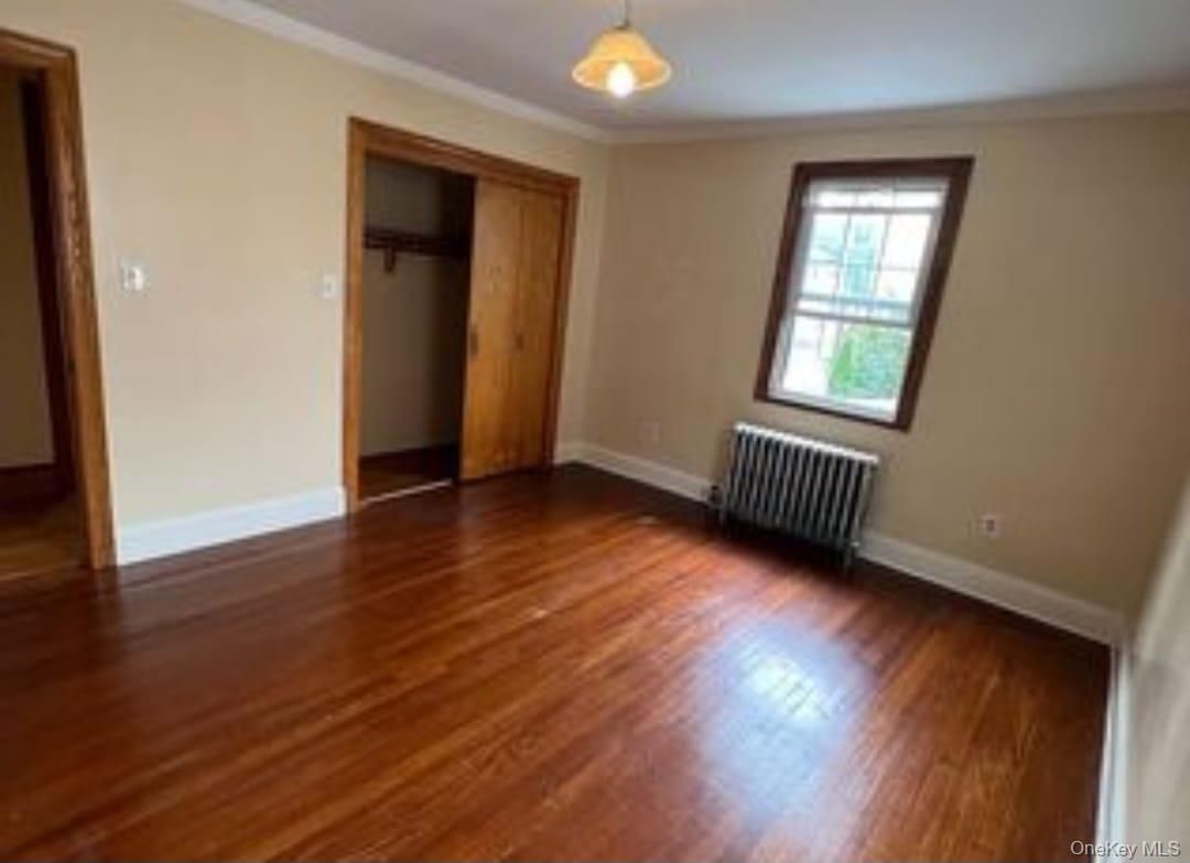 Empty room, Interior, Pendant Lights, Wood Texture Flooring
