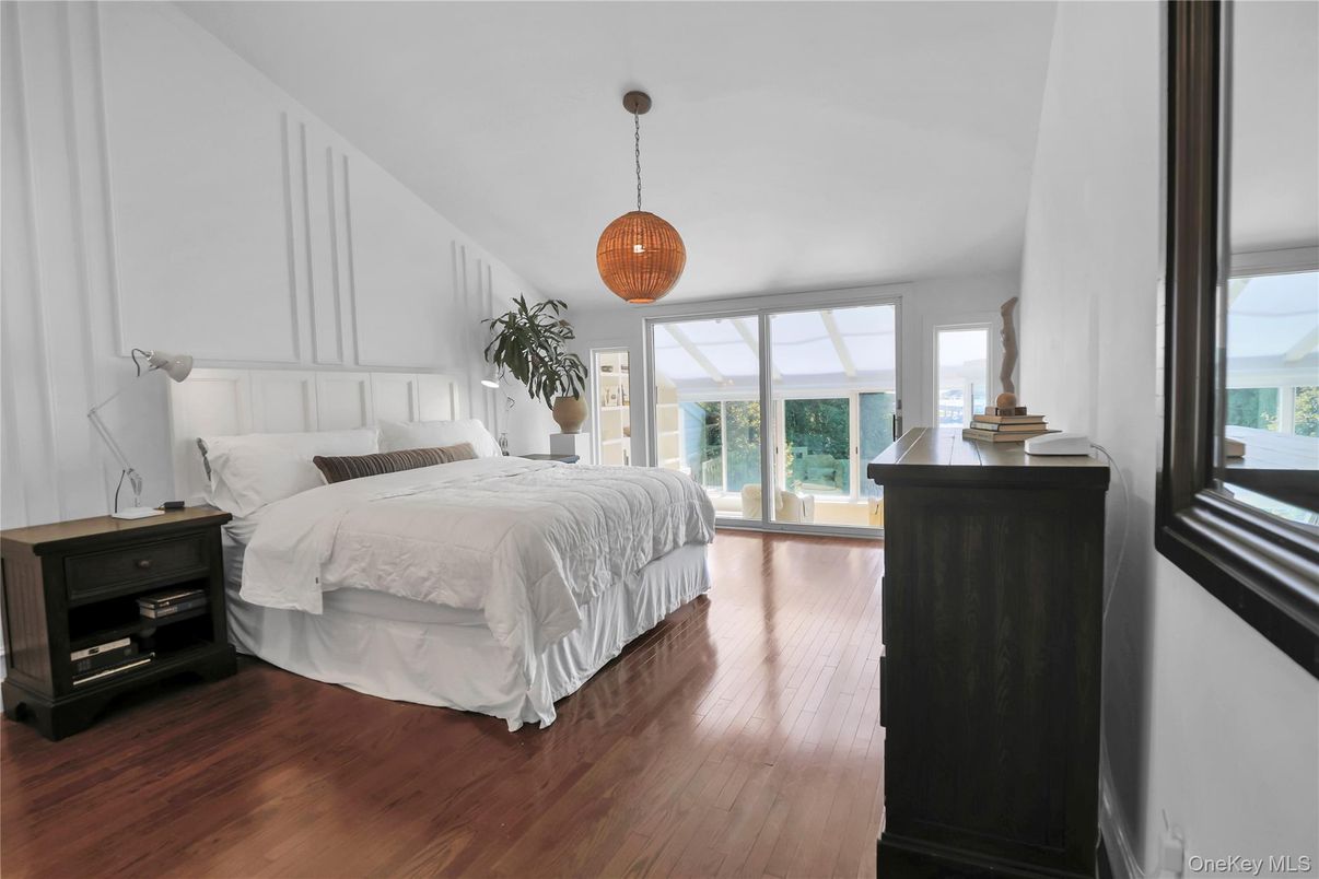 Bedroom, Interior, Pendant Lights, Wood Texture Flooring