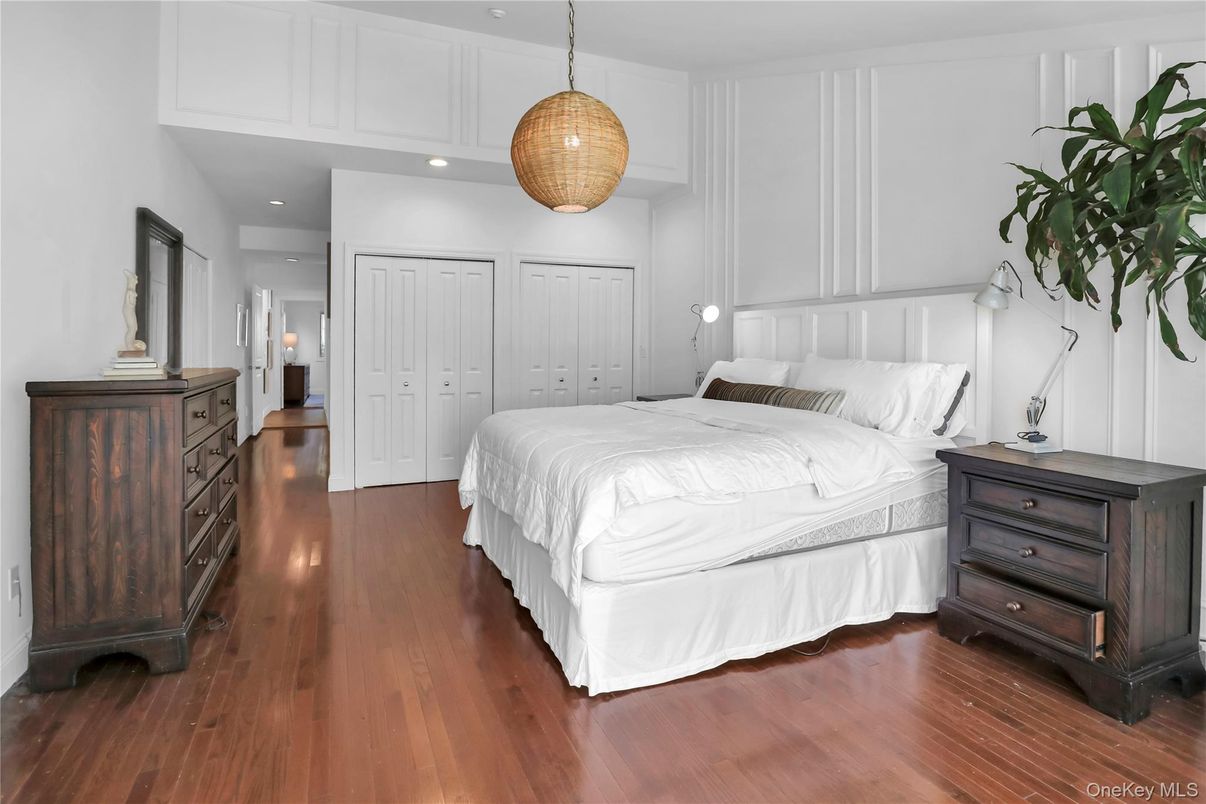 Bedroom, Interior, Pendant Lights, Recessed Lighting, Wood Texture Flooring