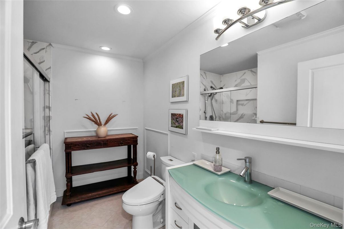 Bathroom, Interior, Marble Walls, Recessed Lighting