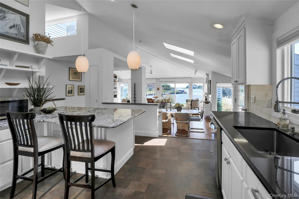 Dining room, Interior, Kitchen, Pendant Lights, Recessed Lighting, Water