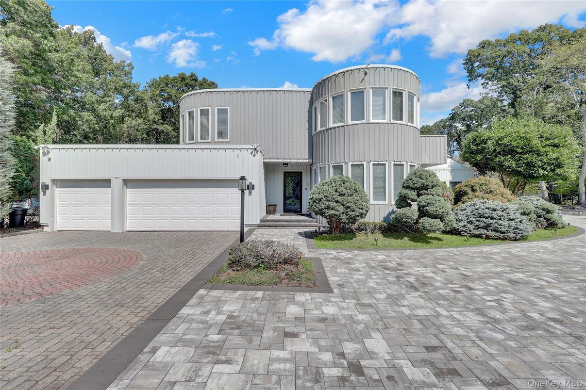 Attached, Exterior, Facade, Modern