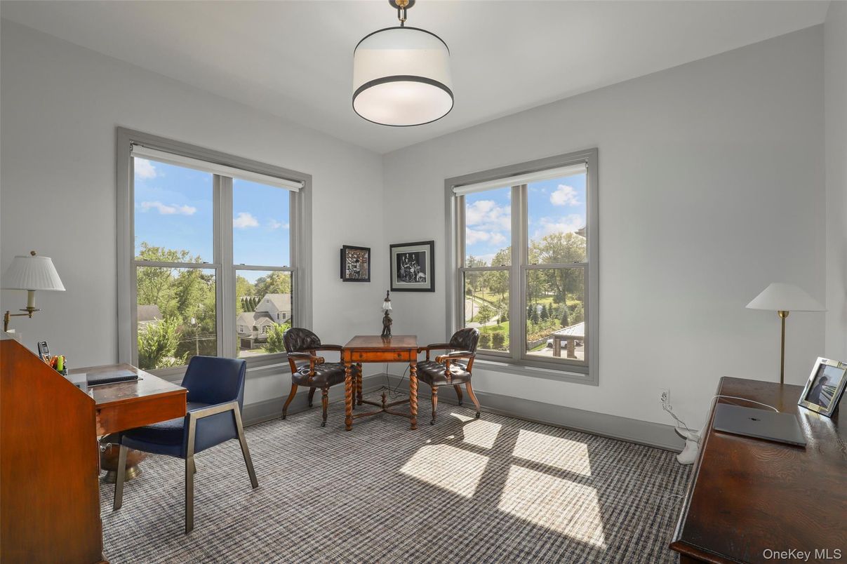 Home Office, Interior