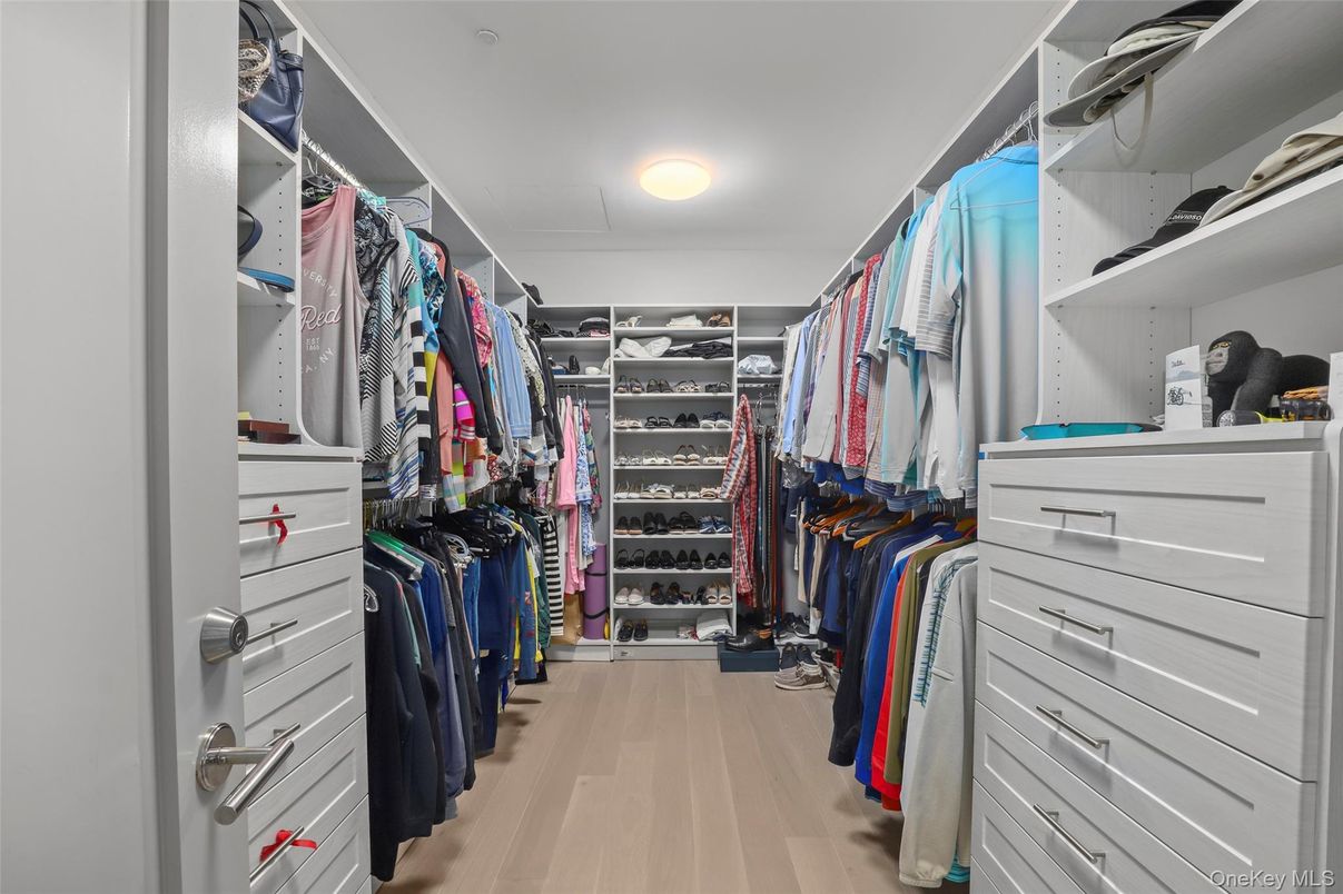 Interior, Walk-in Closets, Wood Texture Flooring