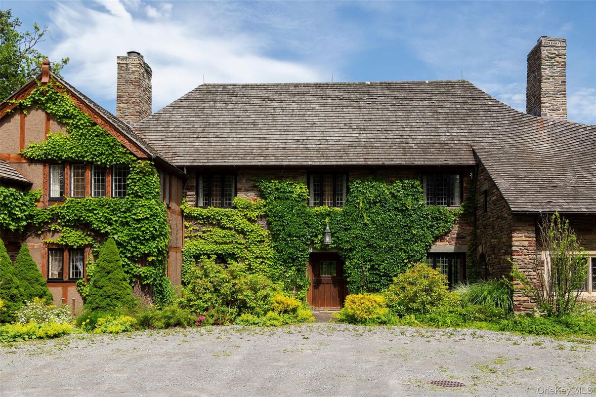 Exterior, Facade, Tudor Revival