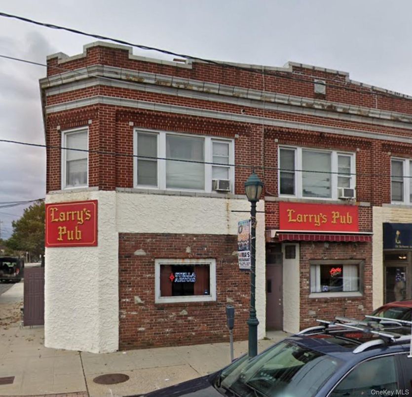 Exterior, Facade, Brick Facade, Rowhouse