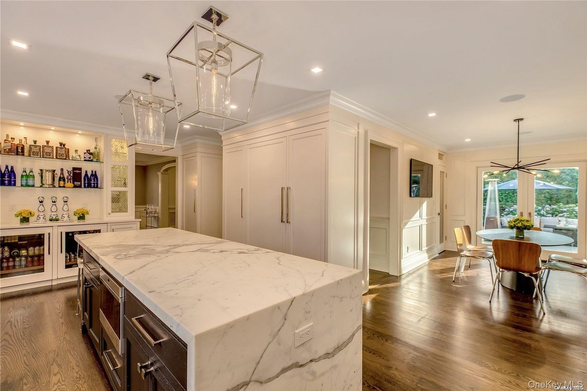 Dining room, Interior, Kitchen, Pendant Lights, Recessed Lighting, Wood Texture Flooring