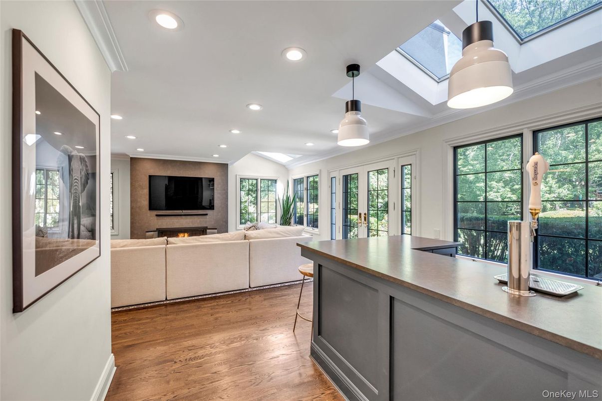 Fireplace, Interior, Living room, Pendant Lights, Recessed Lighting, Wood Texture Flooring