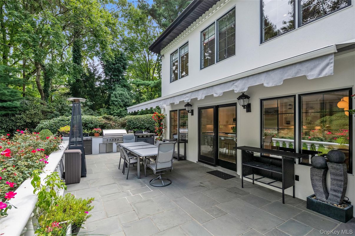 Exterior, Outdoor Kitchen