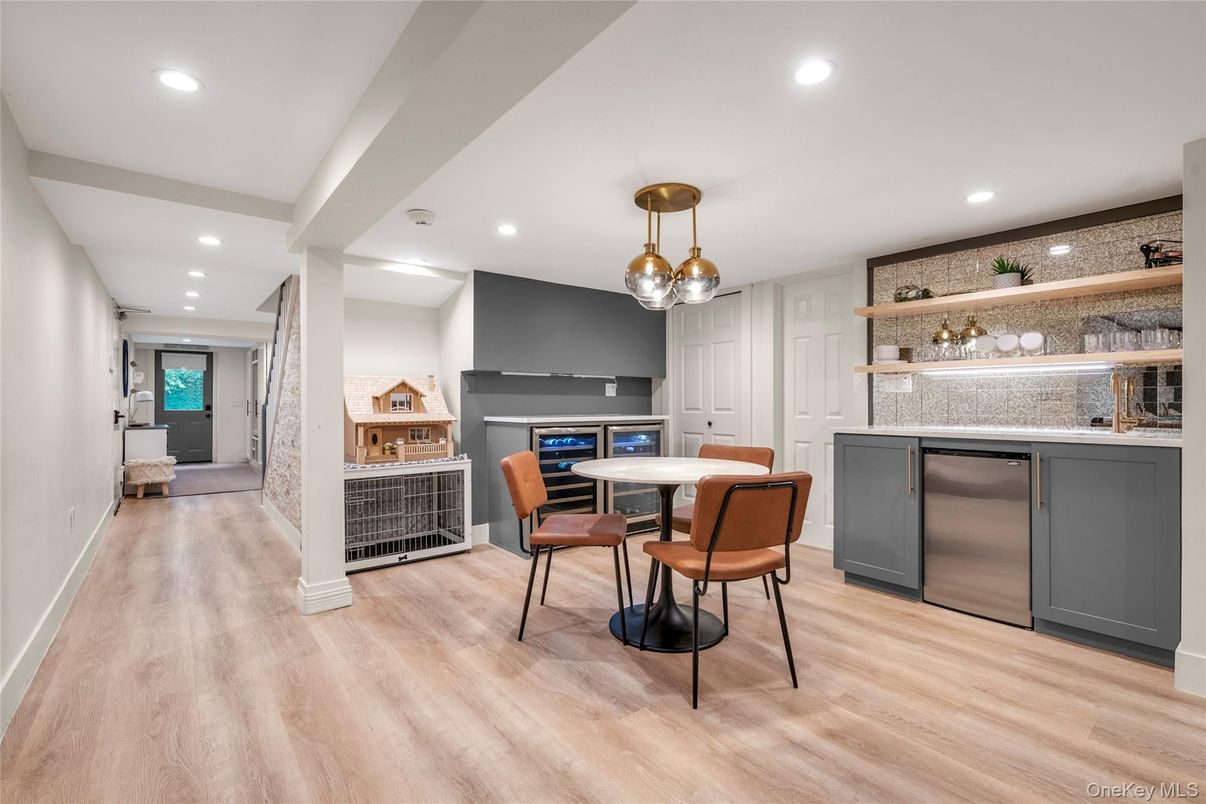Dining room, Interior, Kitchen, Pendant Lights, Recessed Lighting, Wood Texture Flooring