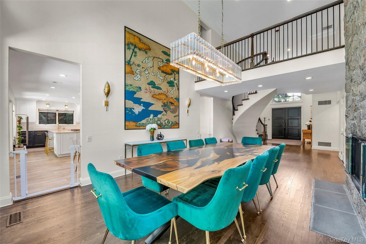 Chandelier, Dining room, Interior, Recessed Lighting, Wood Texture Flooring
