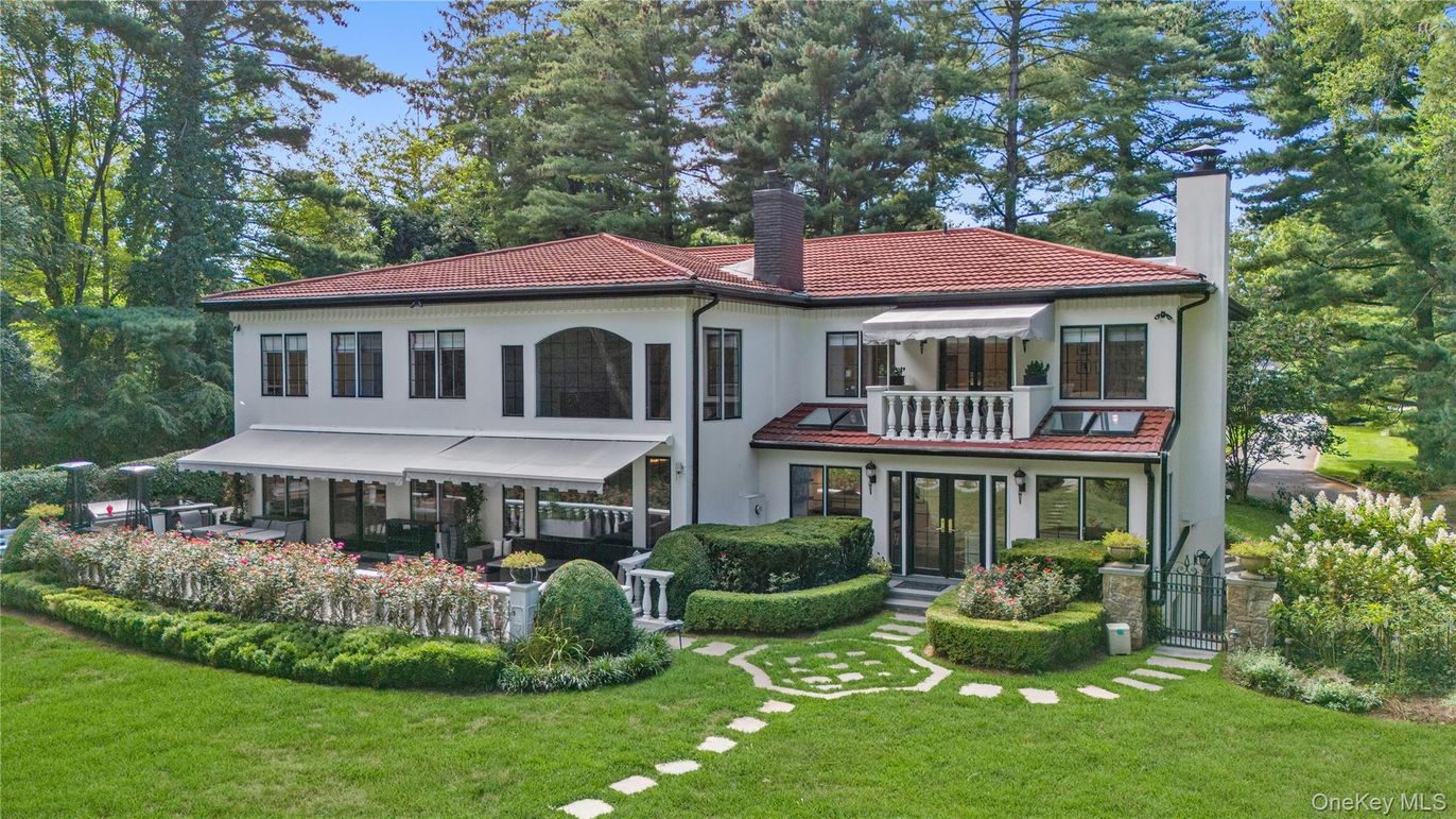 Backyard, Exterior, Facade, Mediterranean