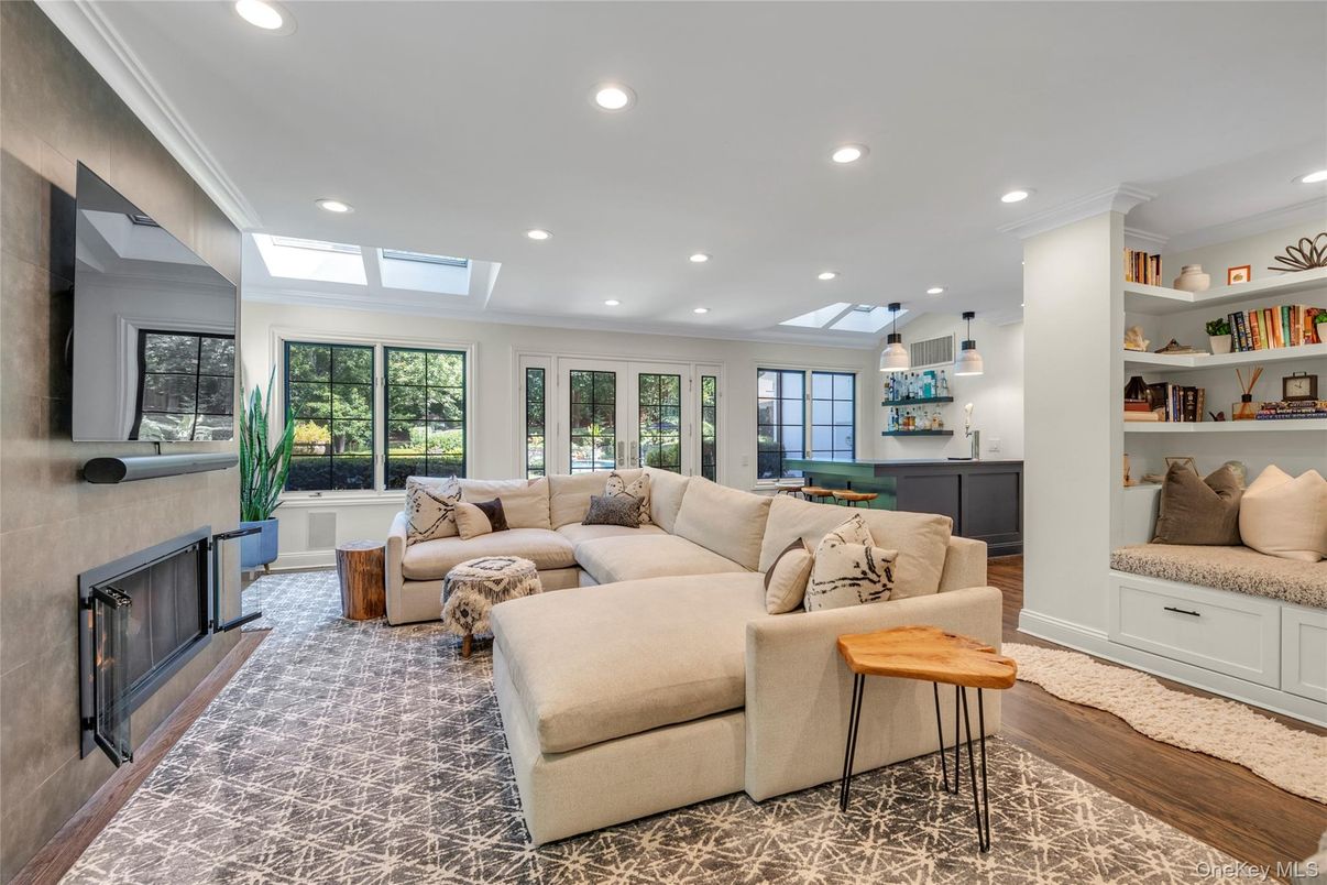 Fireplace, Interior, Living room, Pendant Lights, Recessed Lighting, Wood Texture Flooring
