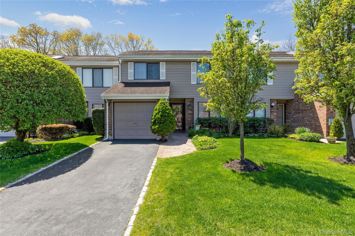 Attached, Exterior, Facade, Brick Facade, Raised Ranch