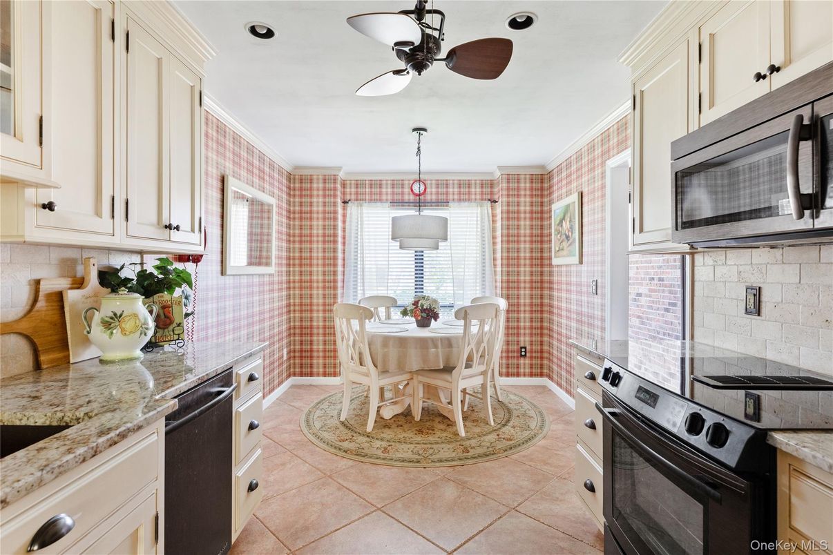Dining room, Interior, Kitchen, Pendant Lights, Recessed Lighting