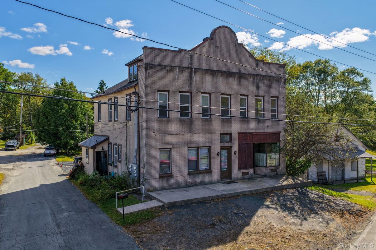 Exterior, Facade, Brick Facade, Georgian