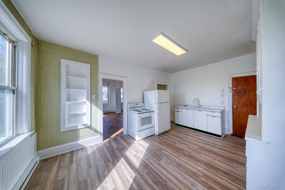 Interior, Washer, Wood Texture Flooring