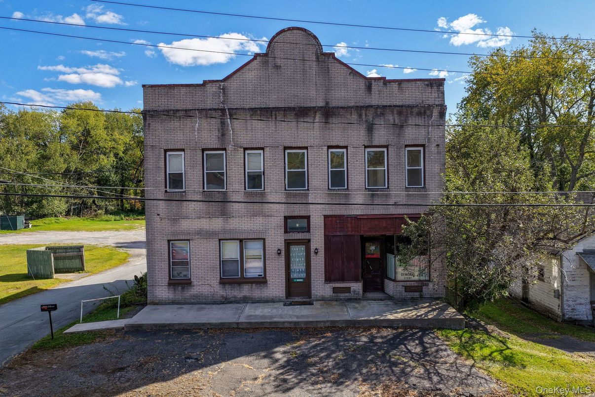 Exterior, Facade, Rowhouse