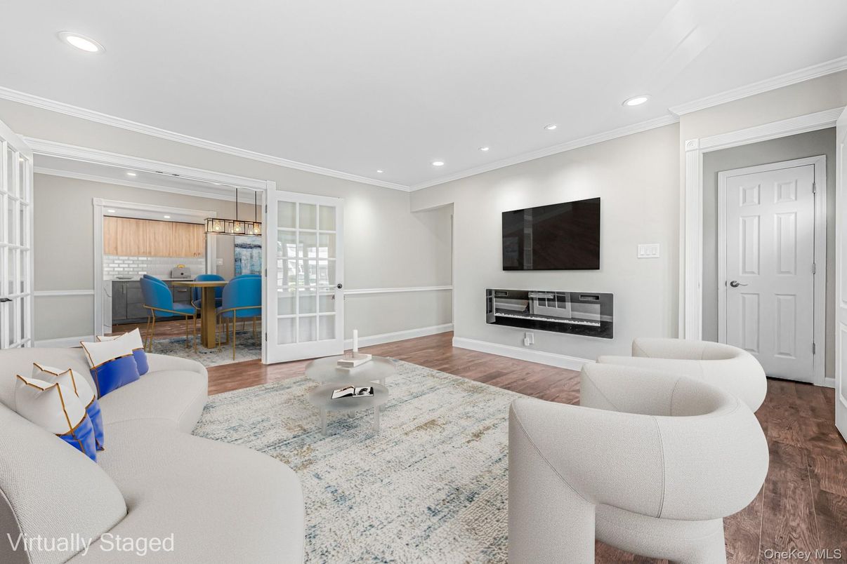 Dining room, Interior, Living room, Pendant Lights, Recessed Lighting, Wood Texture Flooring