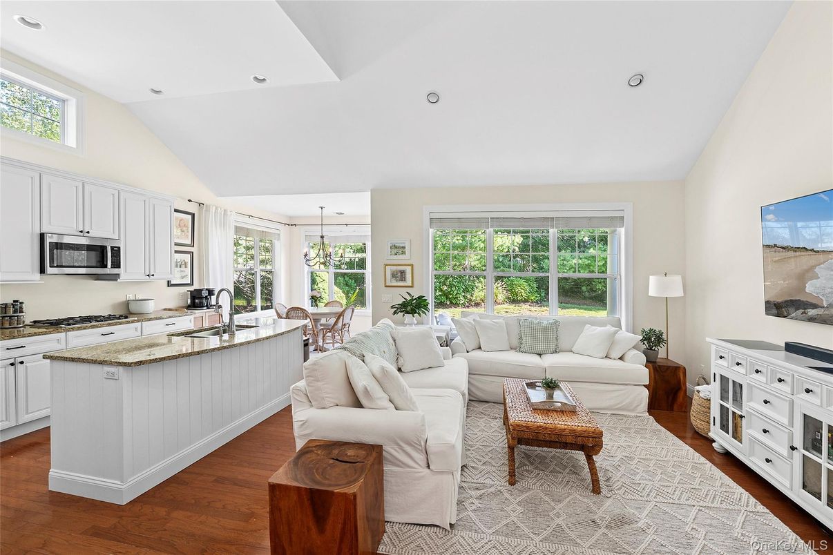 Dining room, Interior, Kitchen, Living room, Pendant Lights, Recessed Lighting, Stainless Steel Appliances, Wood Texture Flooring