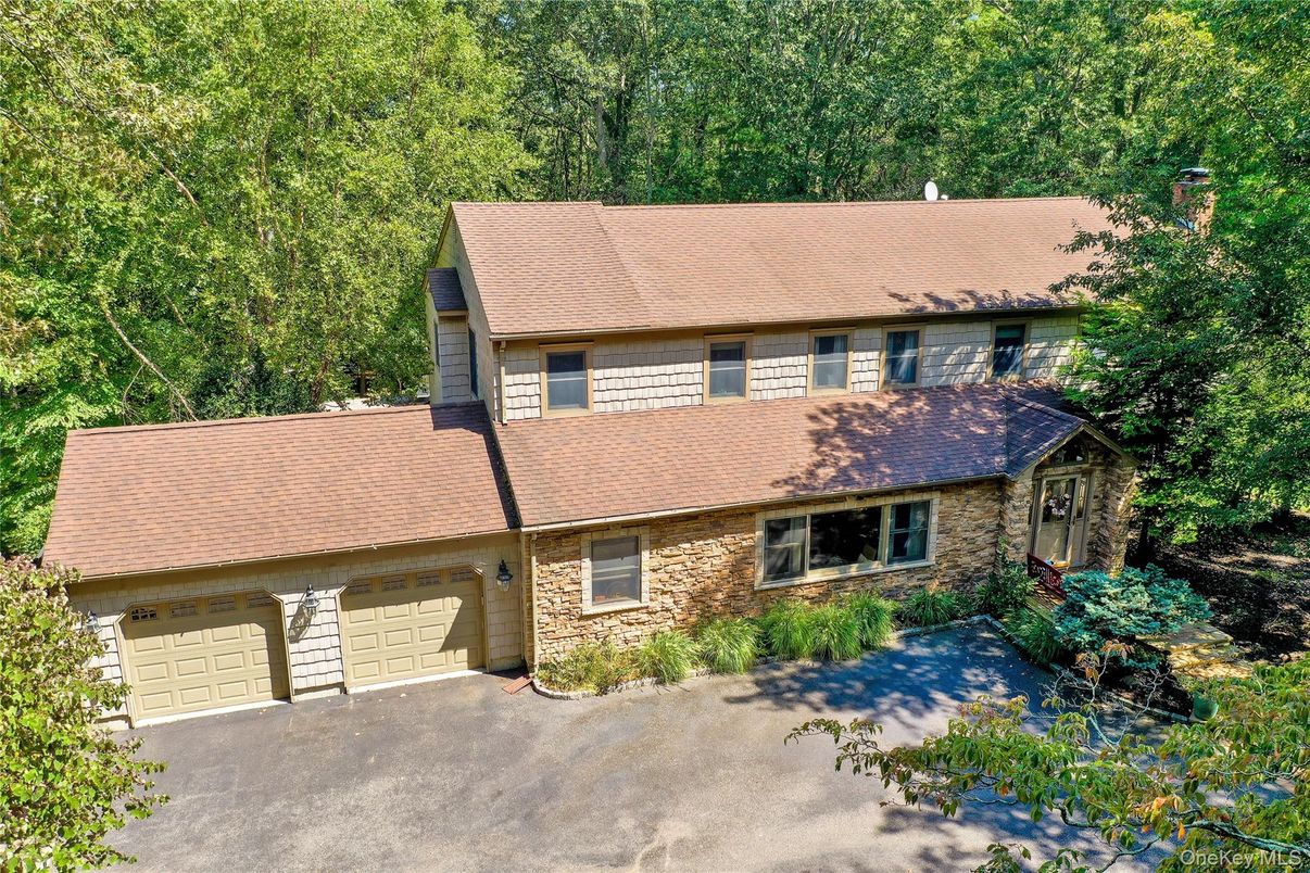 Attached, Exterior, Facade, Cape Cod