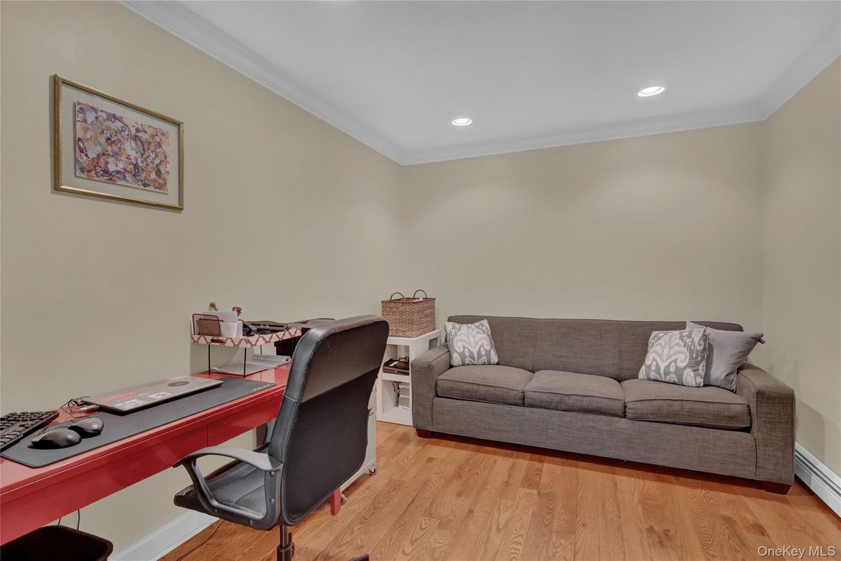 Home Office, Interior, Recessed Lighting, Wood Texture Flooring