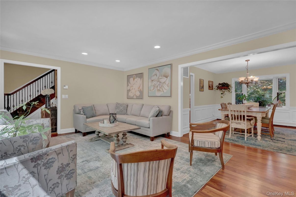 Chandelier, Dining room, Interior, Living room, Recessed Lighting, Wood Texture Flooring