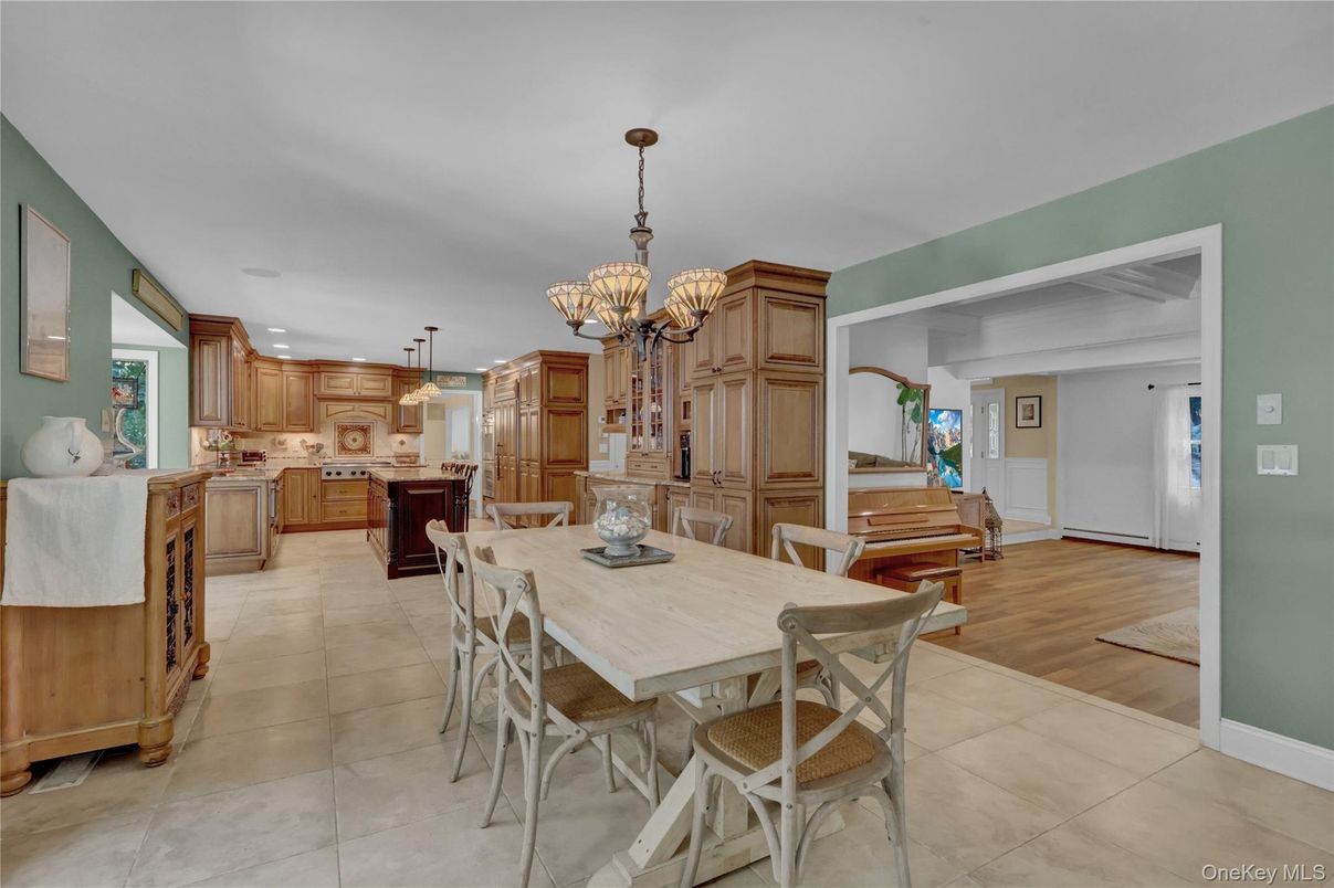 Chandelier, Dining room, Interior, Kitchen, Pendant Lights, Recessed Lighting, Wood Texture Flooring