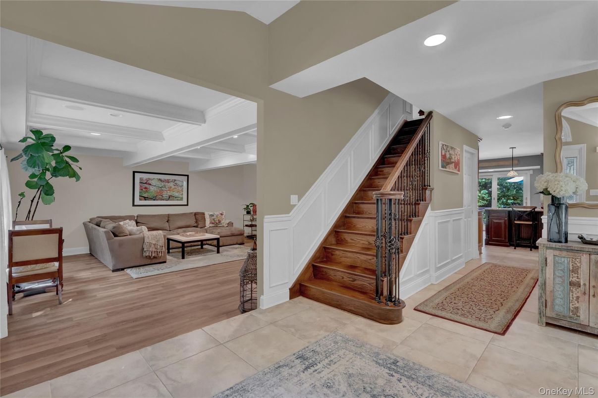 Interior, Living room, Pendant Lights, Recessed Lighting, Wood Texture Flooring
