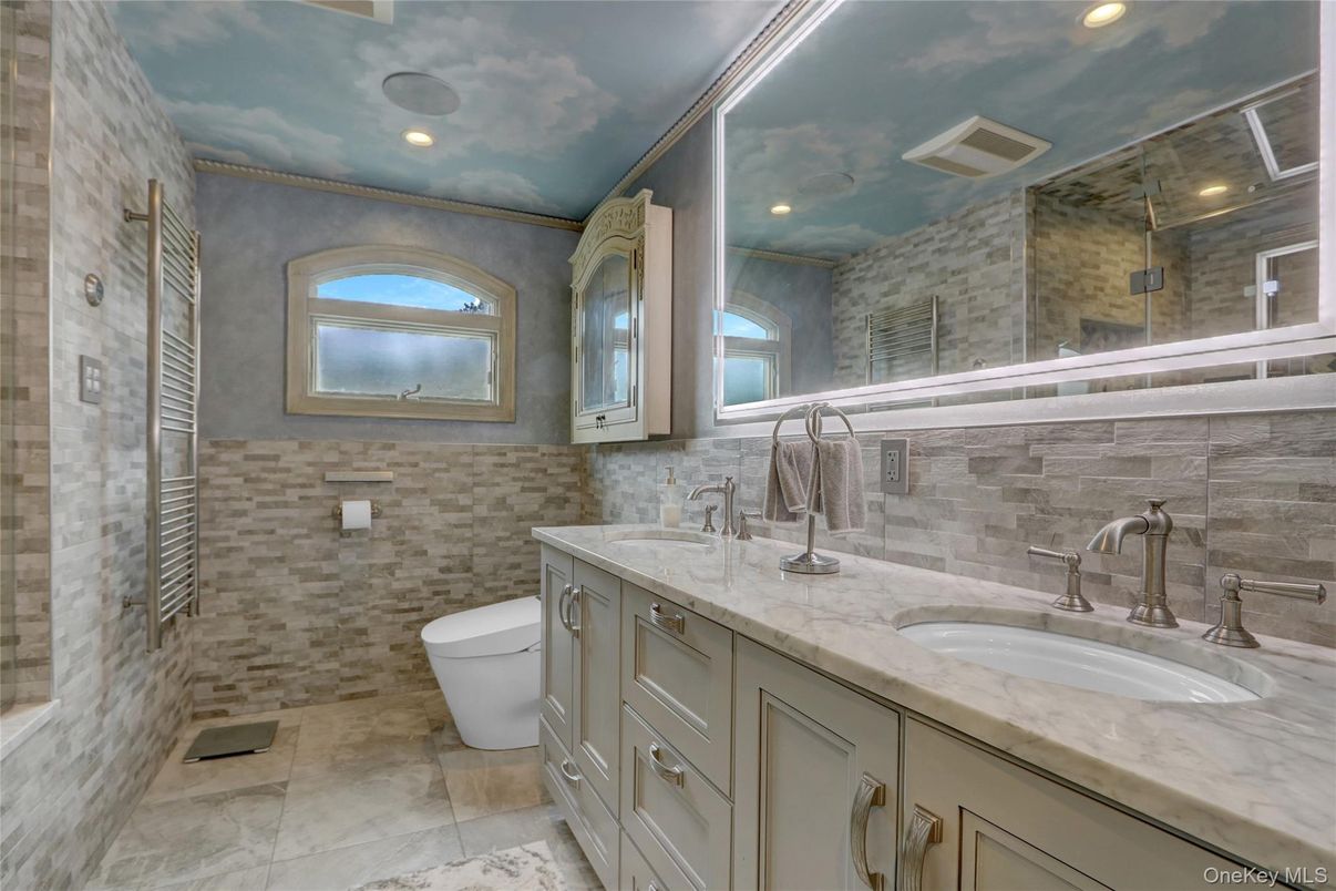 Bathroom, Dual Sink Vanities, Interior, Recessed Lighting