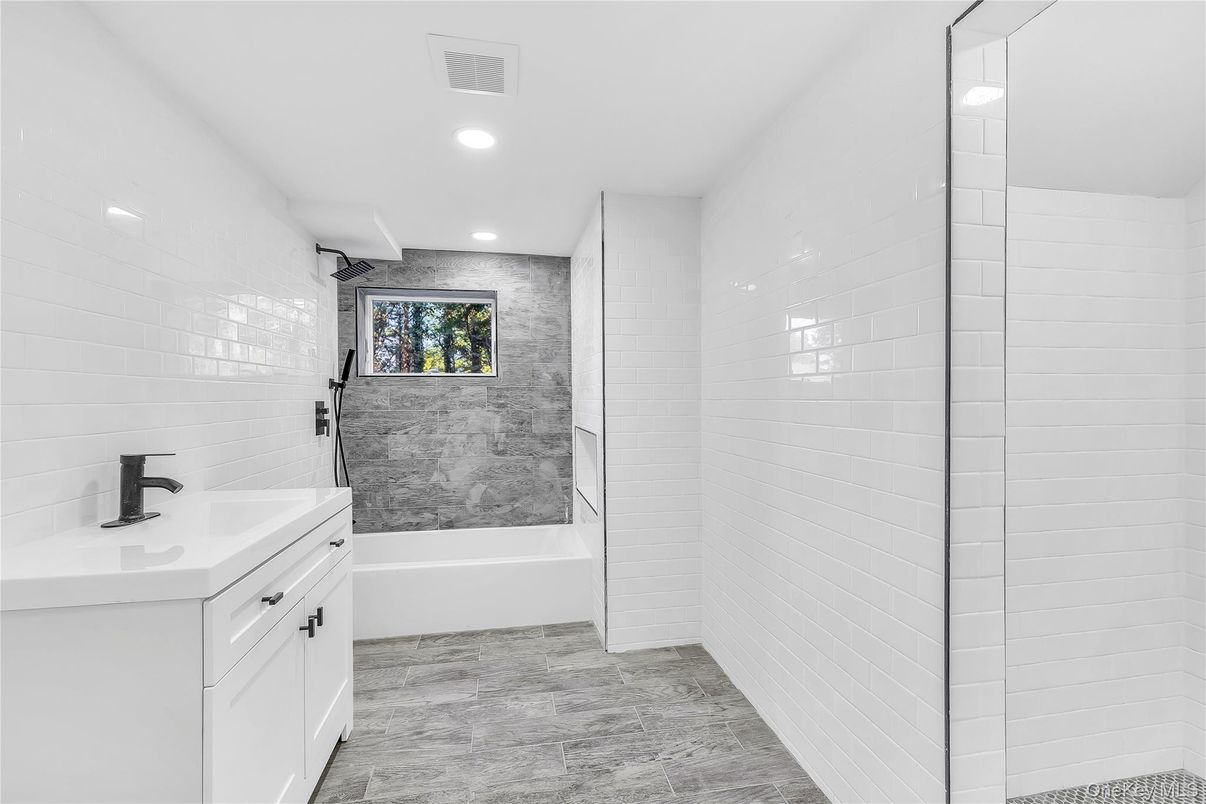 Bathroom, Interior, Recessed Lighting