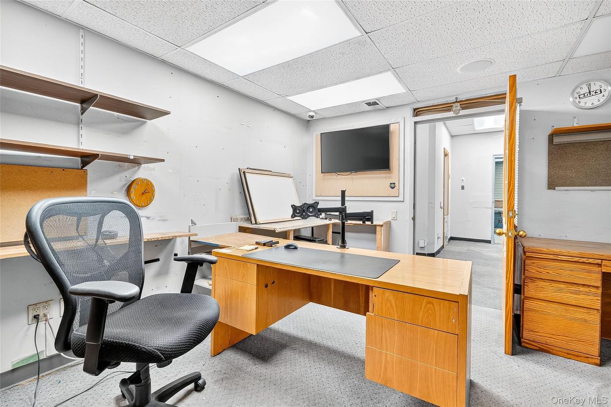 Home Office, Interior