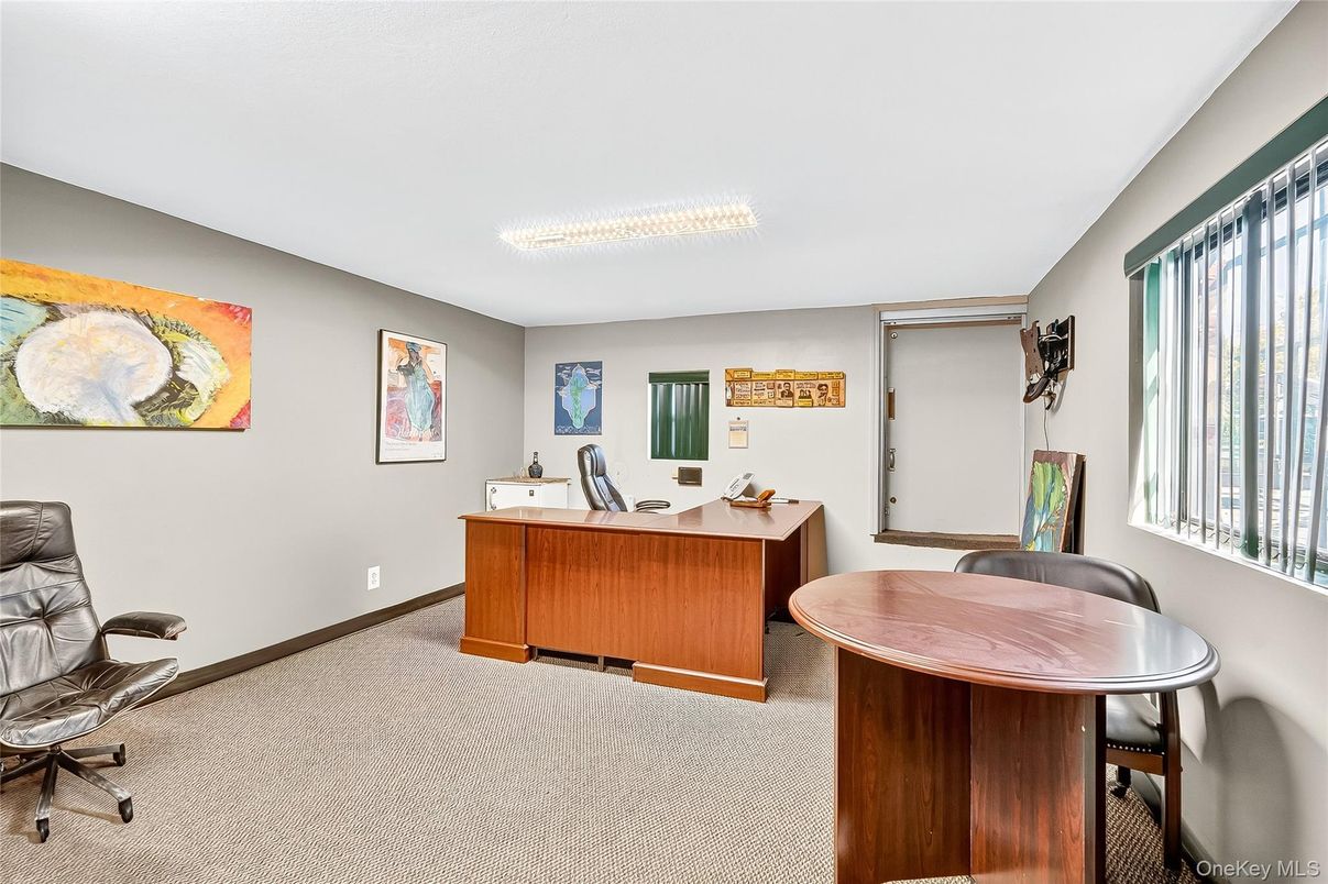 Home Office, Interior