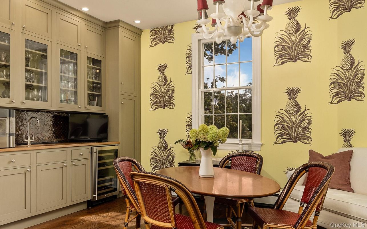Chandelier, Dining room, Interior, Recessed Lighting, Wood Texture Flooring