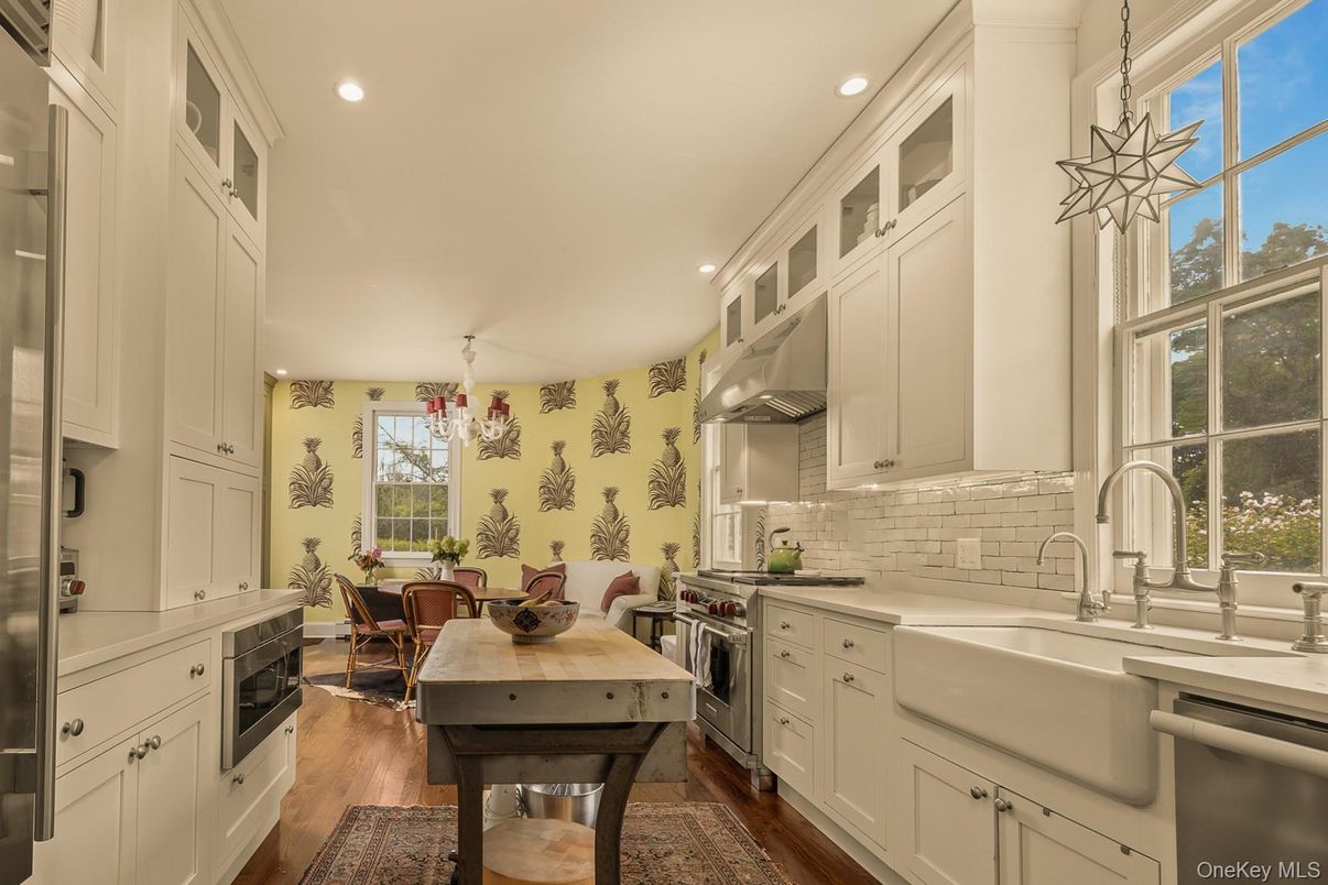 Chandelier, Dining room, Interior, Kitchen, Recessed Lighting, Stainless Steel Appliances, Wood Texture Flooring