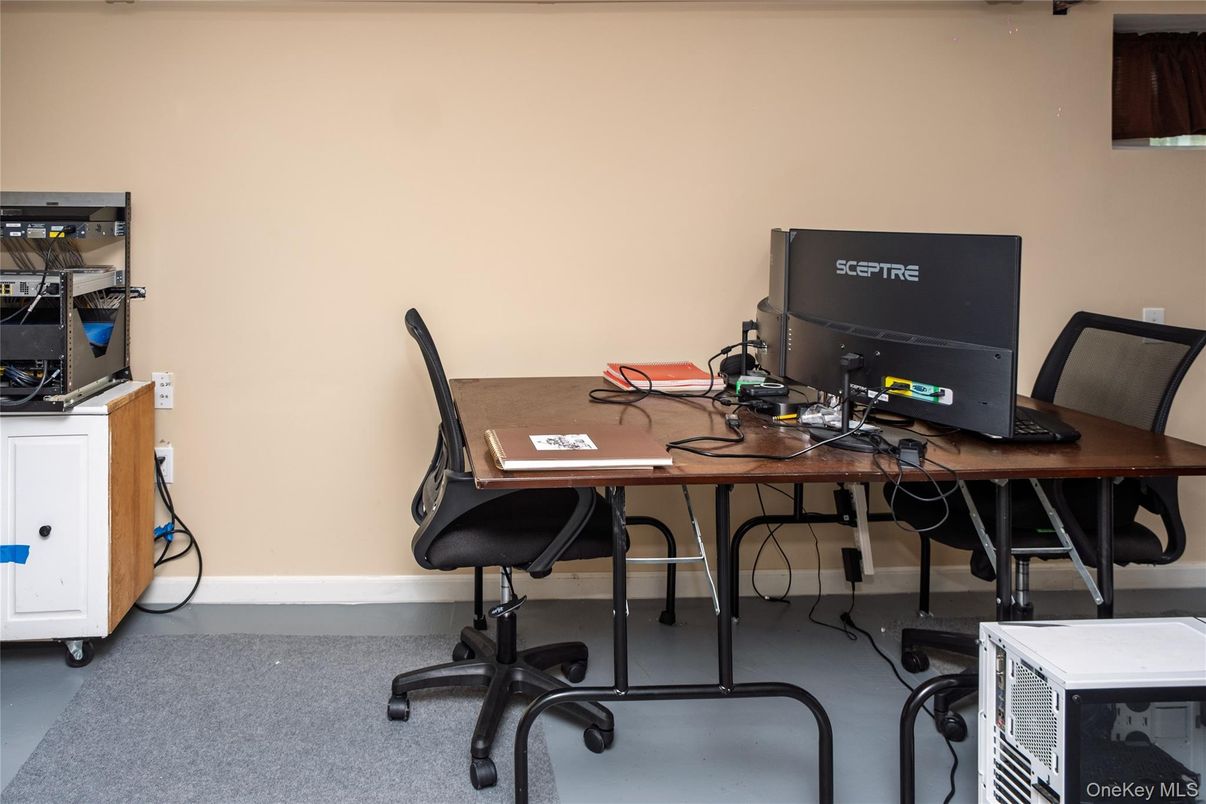 Home Office, Interior