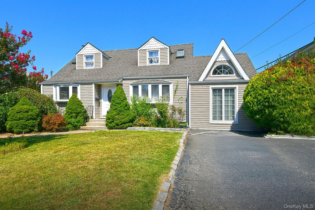 Exterior, Facade, Cape Cod