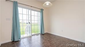Empty room, Interior, Pendant Lights