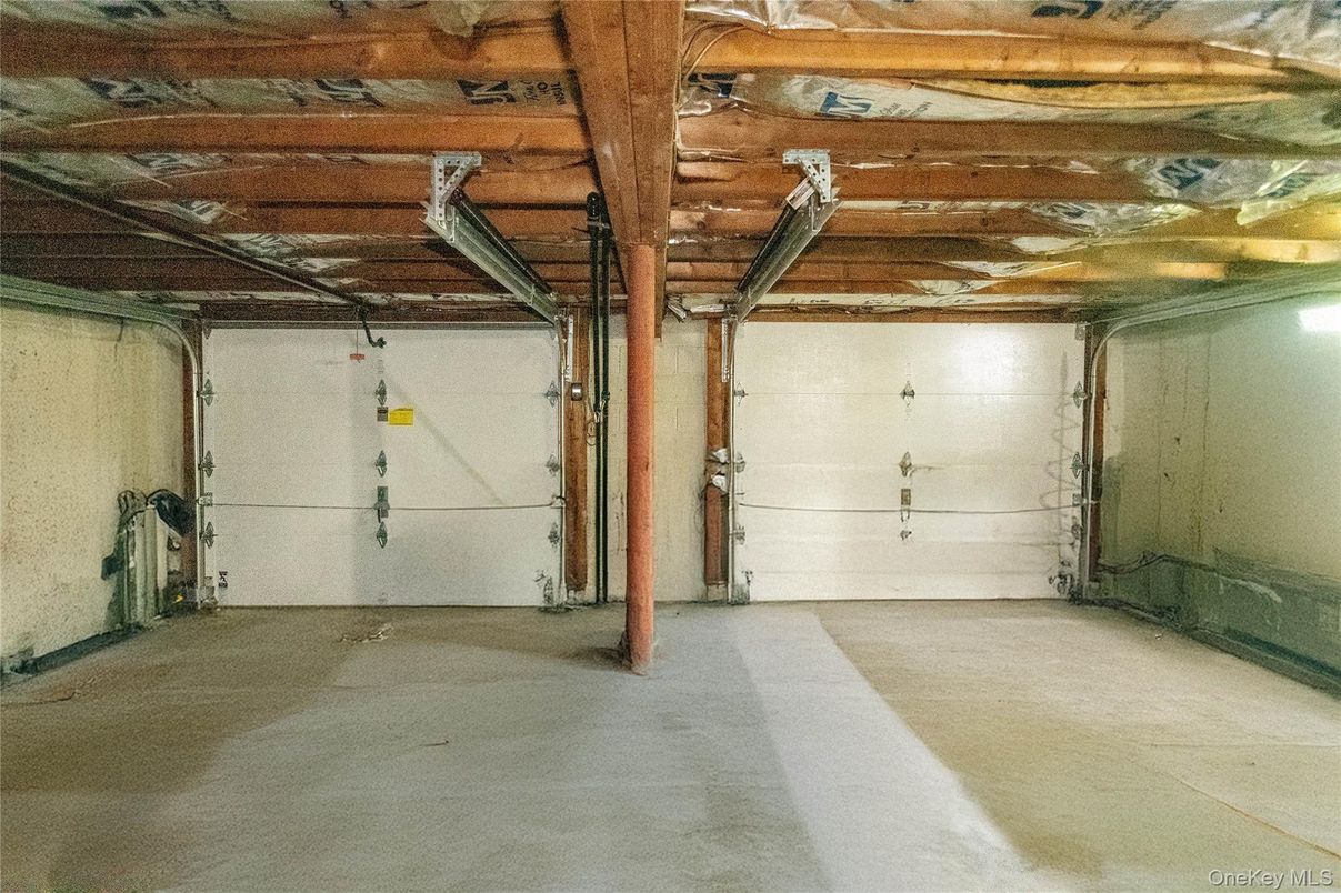 Garage, Interior, Wooden Beams