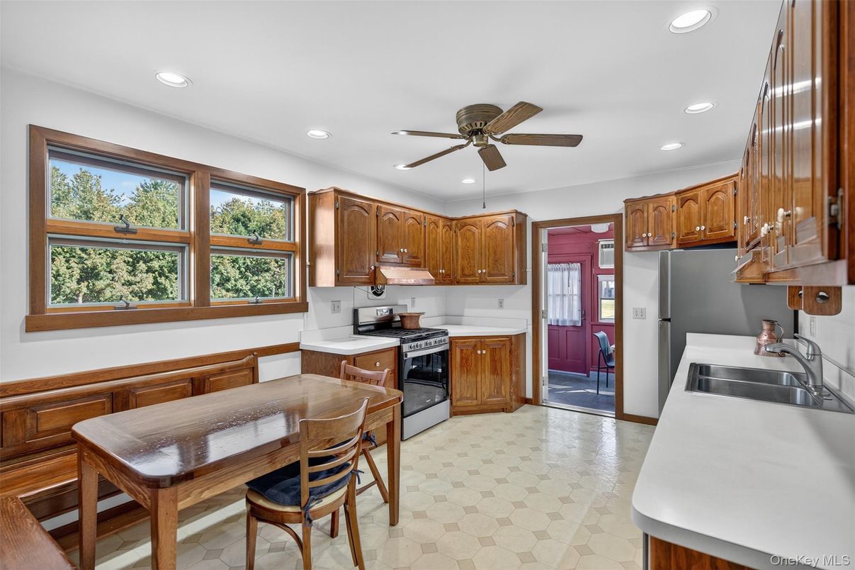 Dining room, Interior, Kitchen, Recessed Lighting