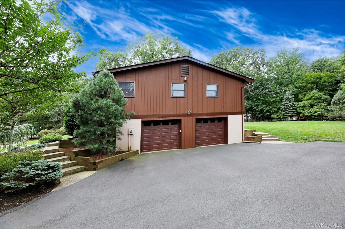 Attached, Exterior, Facade, Raised Ranch