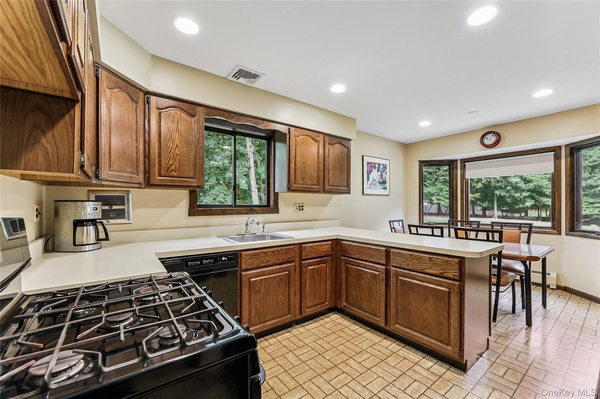 Dining room, Interior, Kitchen, Recessed Lighting