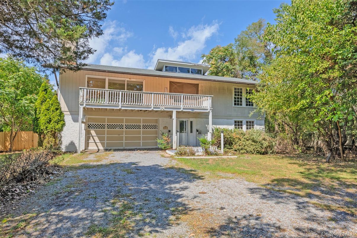 Attached, Backyard, Exterior, Facade, Modern