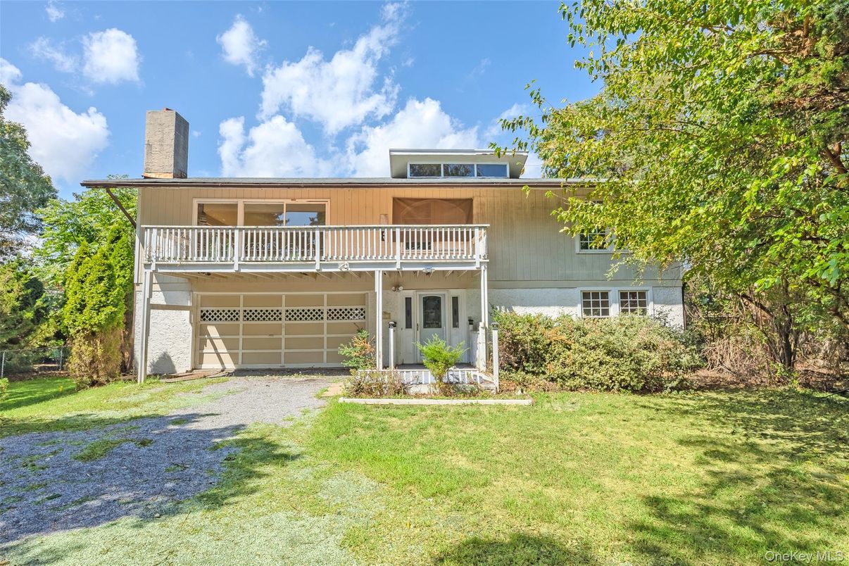 Attached, Backyard, Exterior, Facade, Modern