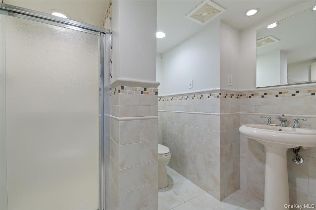 Bathroom, Interior, Recessed Lighting