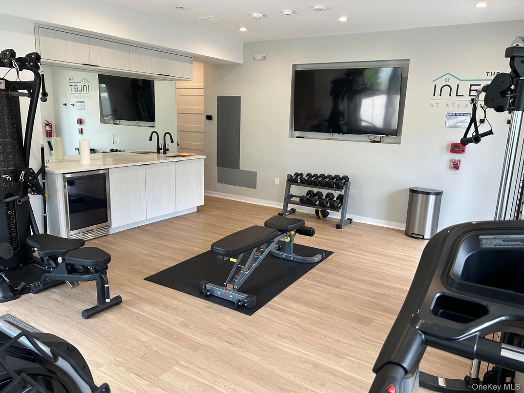 Fitness Equipment, Interior, Recessed Lighting, Wood Texture Flooring