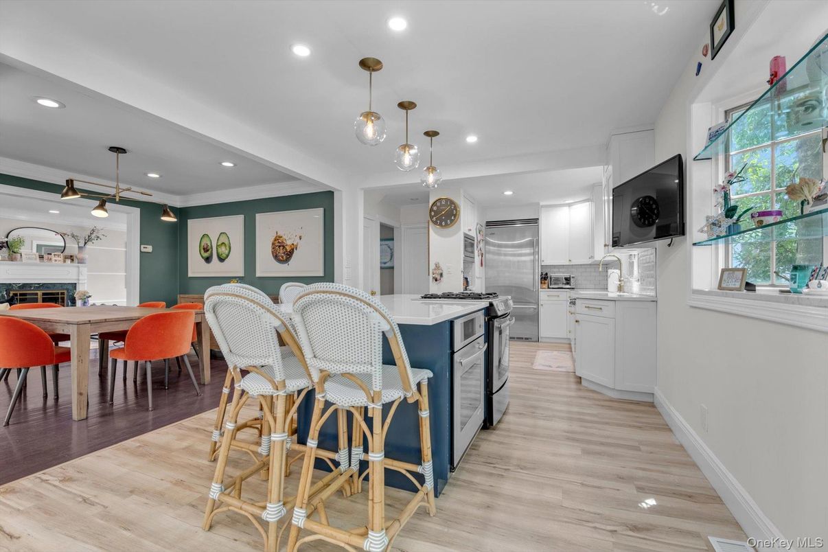 Dining room, Interior, Kitchen, Pendant Lights, Recessed Lighting, Wood Texture Flooring