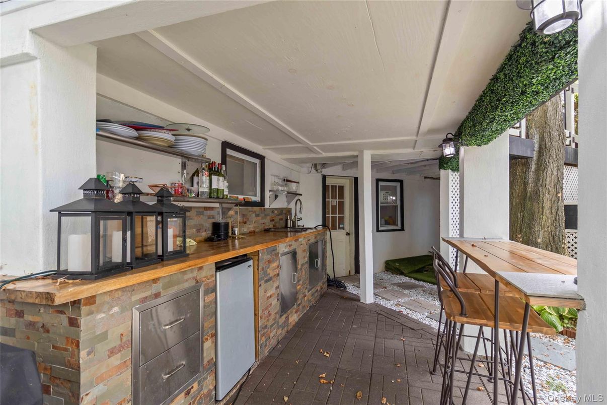 Exterior, Outdoor Kitchen