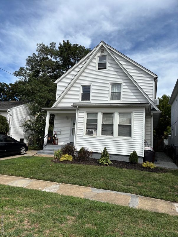Exterior, Facade, Farmhouse